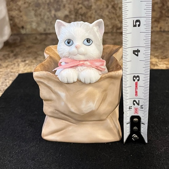 San Francisco Music Box Co. Ceramic Cat Figurine with Pink Bow Music Box - Picture 10 of 13